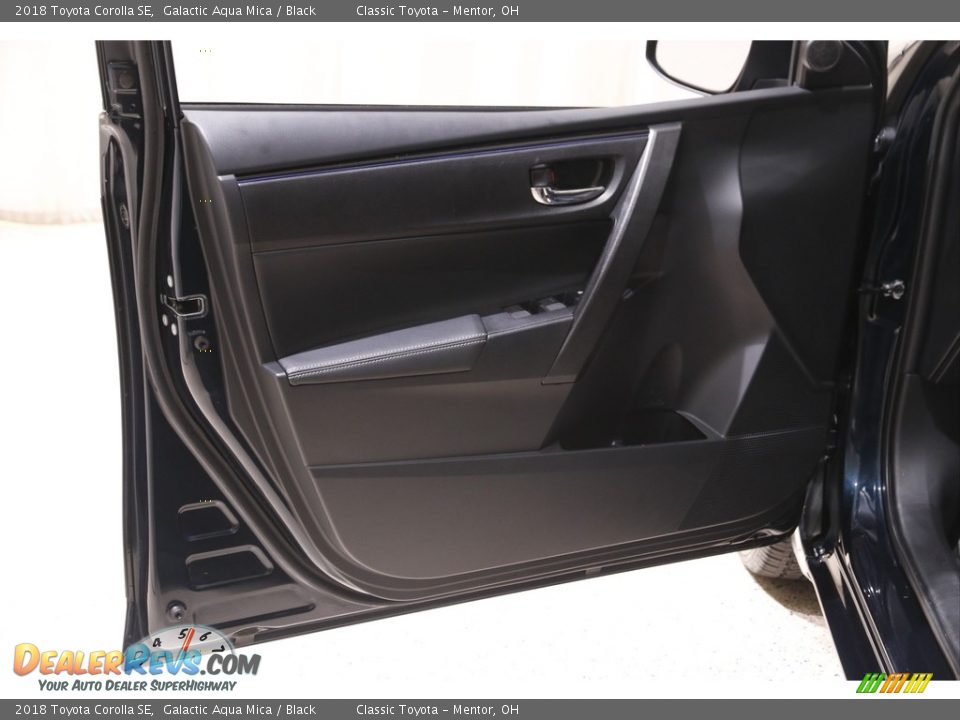 2018 Toyota Corolla SE Galactic Aqua Mica / Black Photo #4