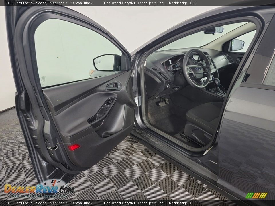 2017 Ford Focus S Sedan Magnetic / Charcoal Black Photo #13