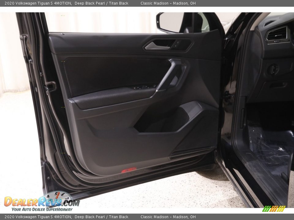 2020 Volkswagen Tiguan S 4MOTION Deep Black Pearl / Titan Black Photo #4
