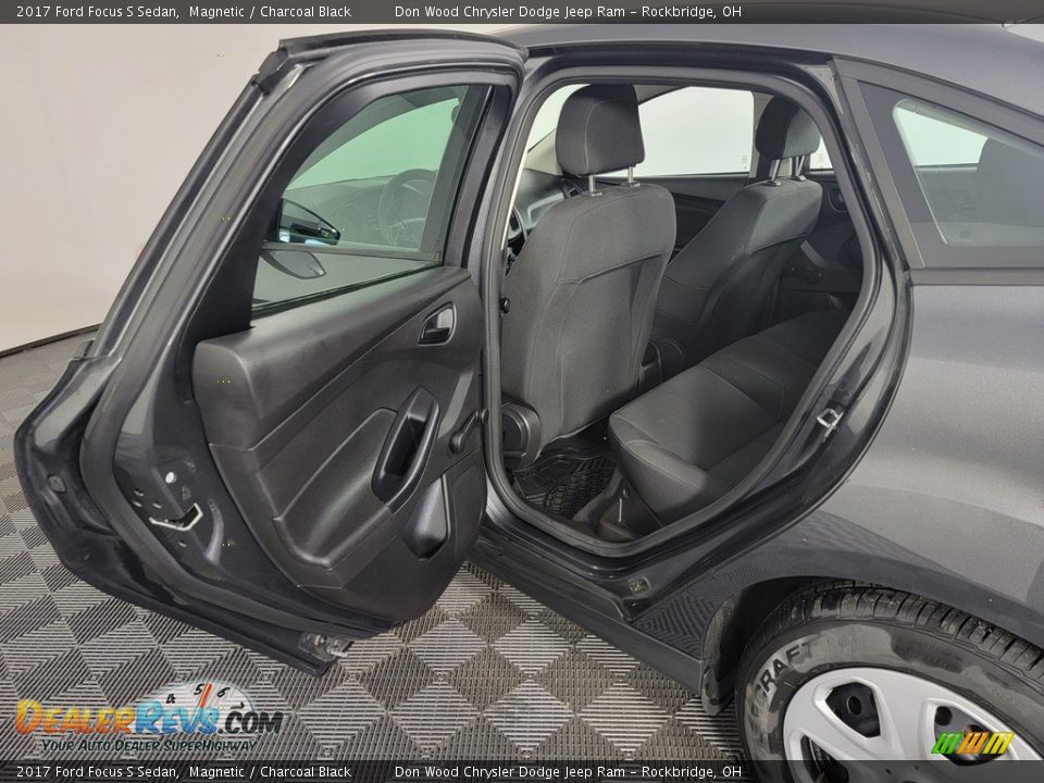 2017 Ford Focus S Sedan Magnetic / Charcoal Black Photo #23