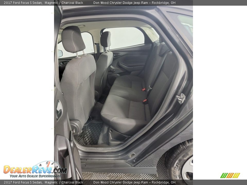 2017 Ford Focus S Sedan Magnetic / Charcoal Black Photo #25