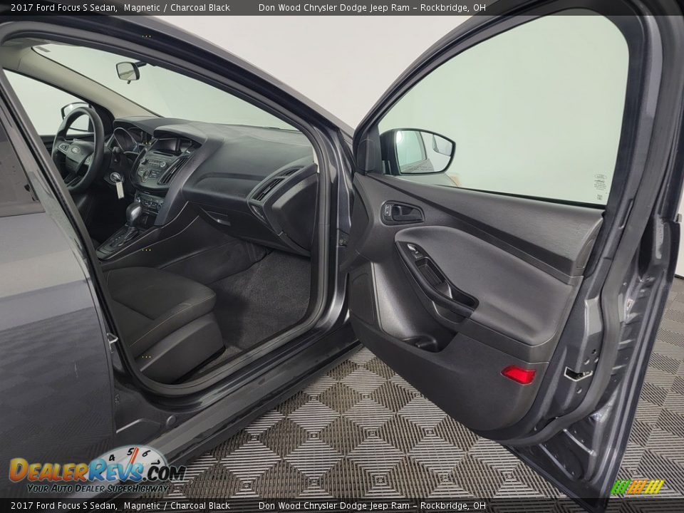 2017 Ford Focus S Sedan Magnetic / Charcoal Black Photo #26
