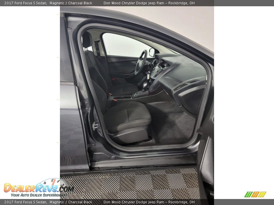 2017 Ford Focus S Sedan Magnetic / Charcoal Black Photo #29