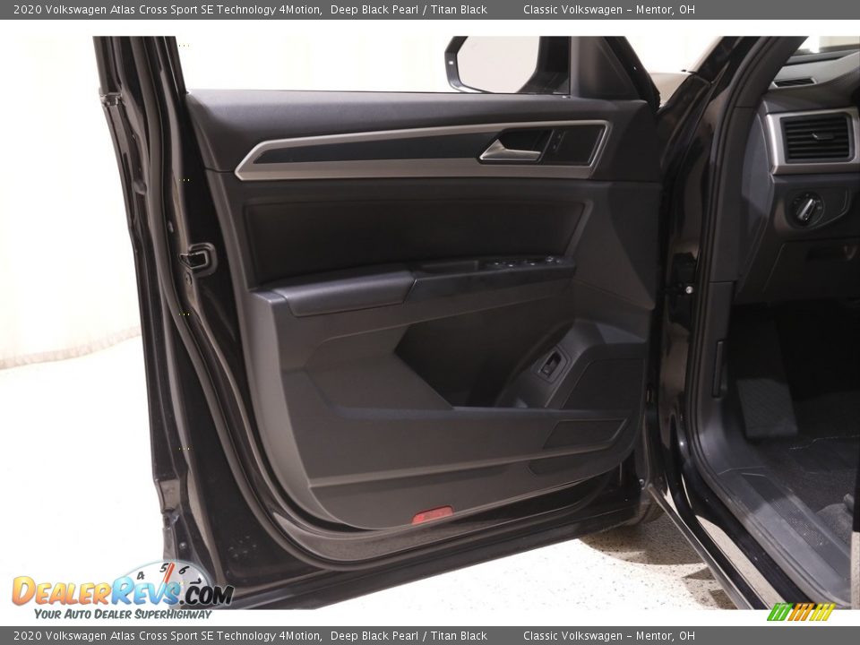 Door Panel of 2020 Volkswagen Atlas Cross Sport SE Technology 4Motion Photo #4