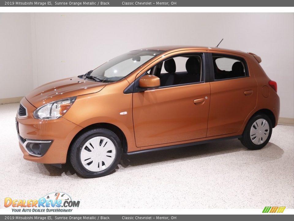 Front 3/4 View of 2019 Mitsubishi Mirage ES Photo #3