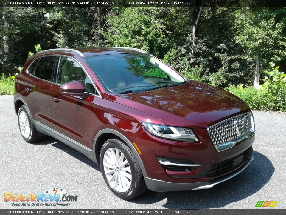 Front 3/4 View of 2019 Lincoln MKC FWD Photo #5