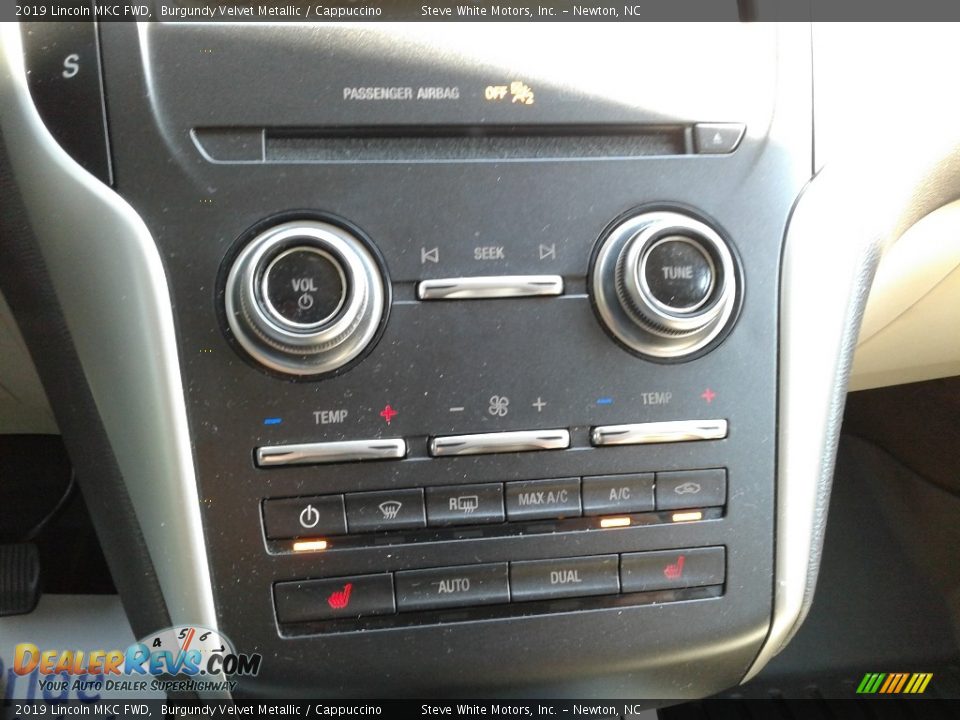 Controls of 2019 Lincoln MKC FWD Photo #24