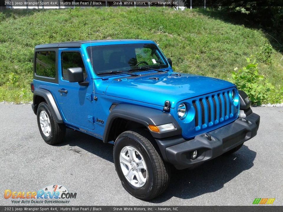 Front 3/4 View of 2021 Jeep Wrangler Sport 4x4 Photo #4