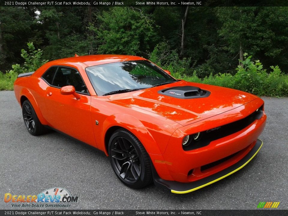 Front 3/4 View of 2021 Dodge Challenger R/T Scat Pack Widebody Photo #4