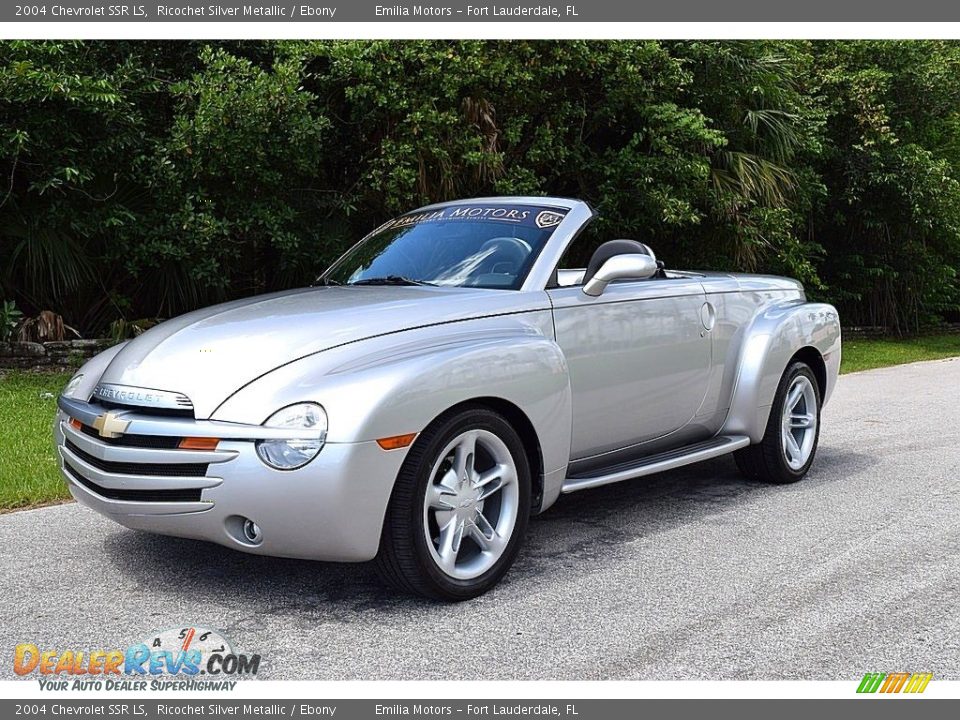 2004 Chevrolet SSR LS Ricochet Silver Metallic / Ebony Photo #2