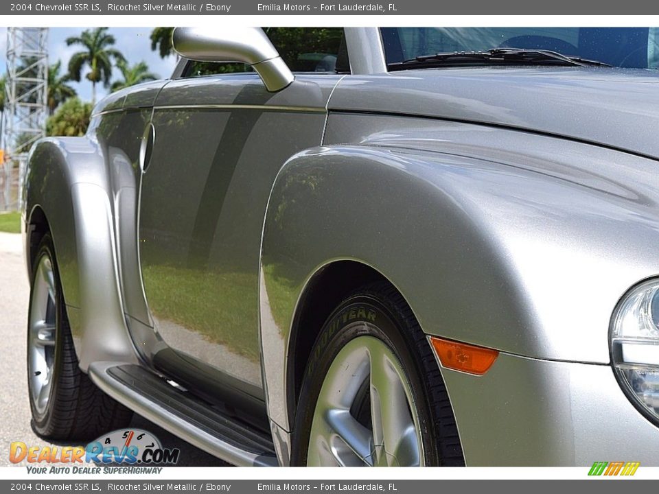 2004 Chevrolet SSR LS Ricochet Silver Metallic / Ebony Photo #14