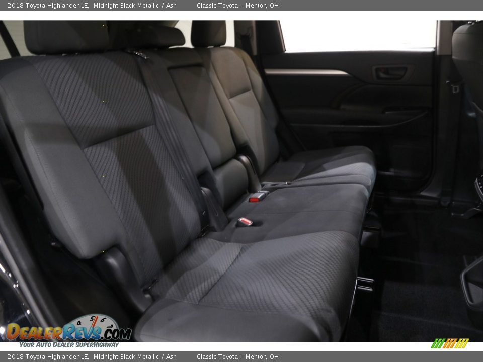 2018 Toyota Highlander LE Midnight Black Metallic / Ash Photo #14