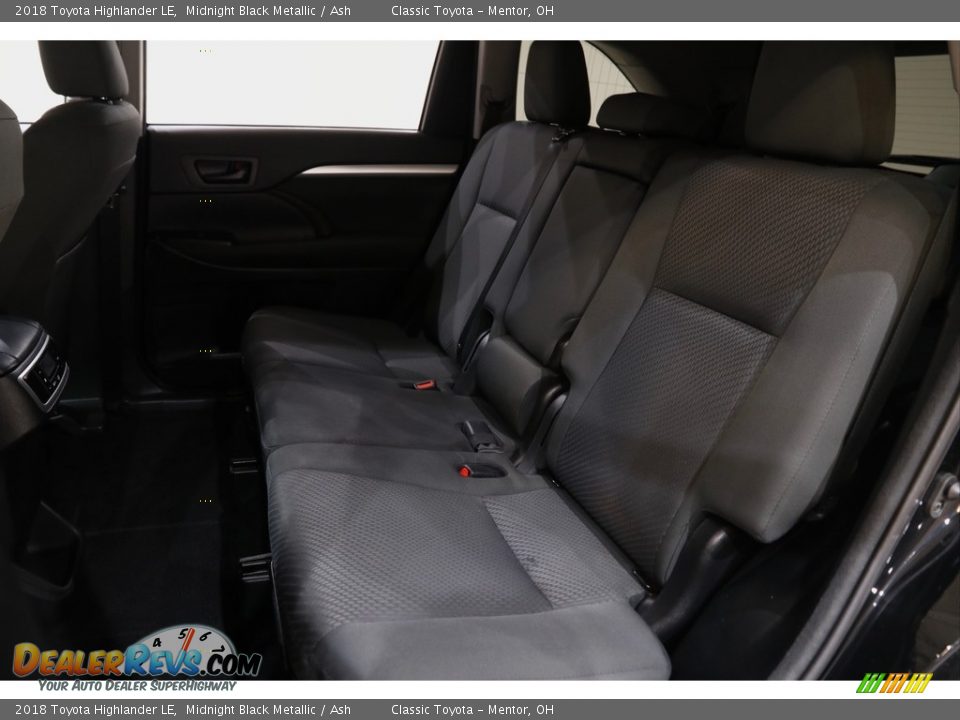 2018 Toyota Highlander LE Midnight Black Metallic / Ash Photo #15