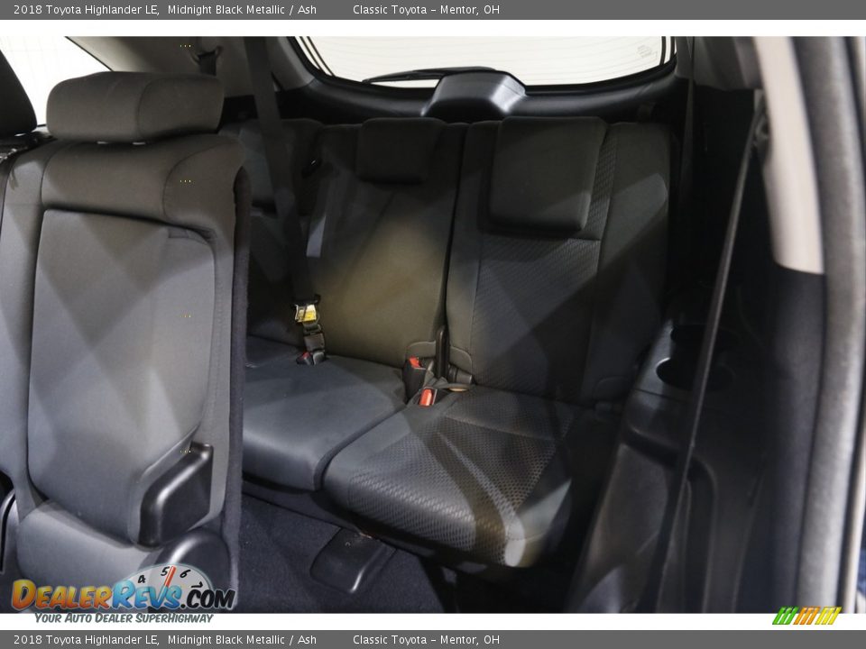 2018 Toyota Highlander LE Midnight Black Metallic / Ash Photo #16
