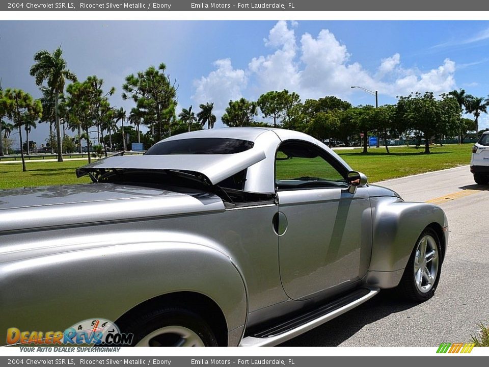 2004 Chevrolet SSR LS Ricochet Silver Metallic / Ebony Photo #19