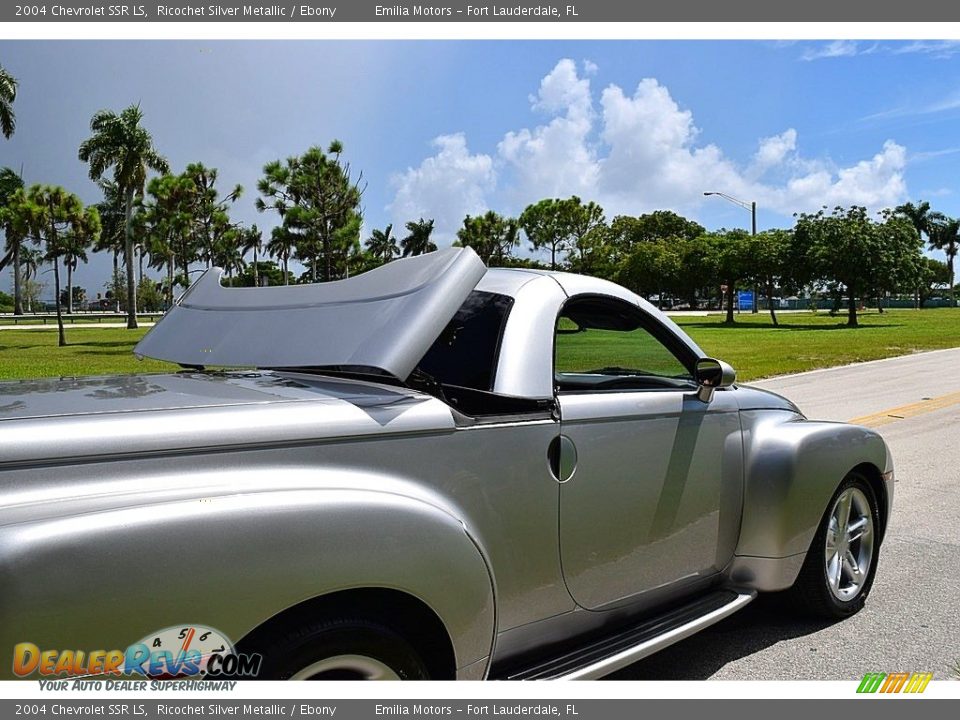 2004 Chevrolet SSR LS Ricochet Silver Metallic / Ebony Photo #20