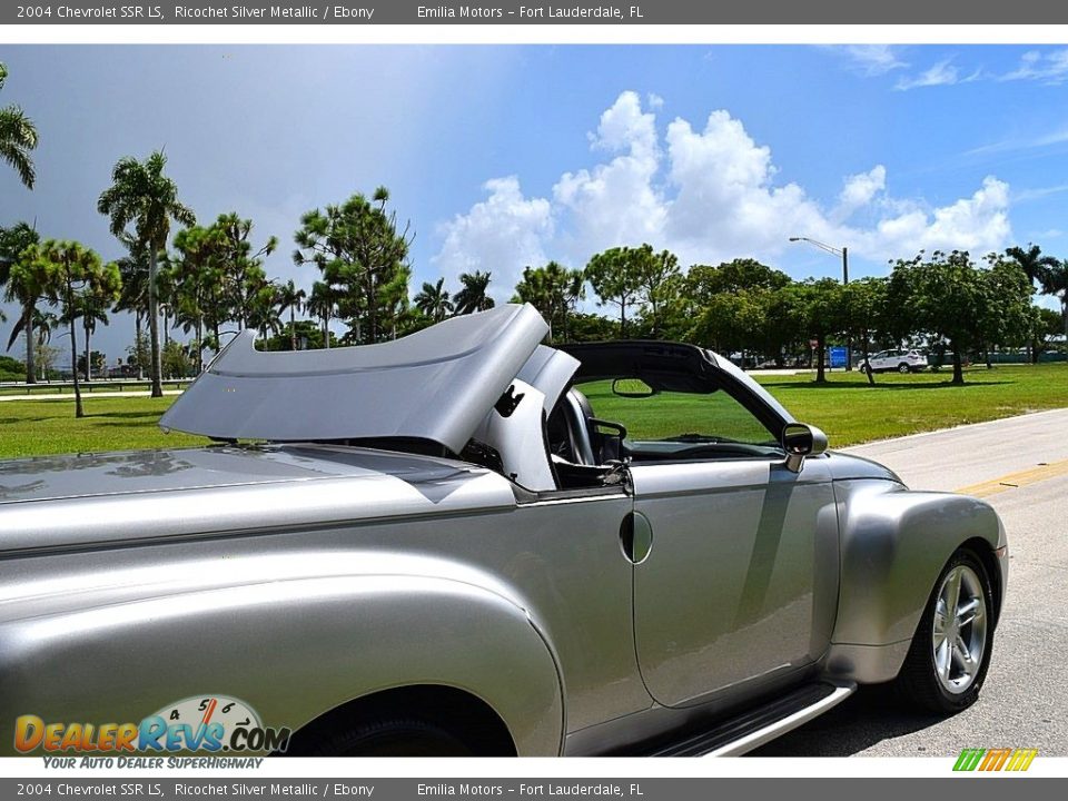 2004 Chevrolet SSR LS Ricochet Silver Metallic / Ebony Photo #22