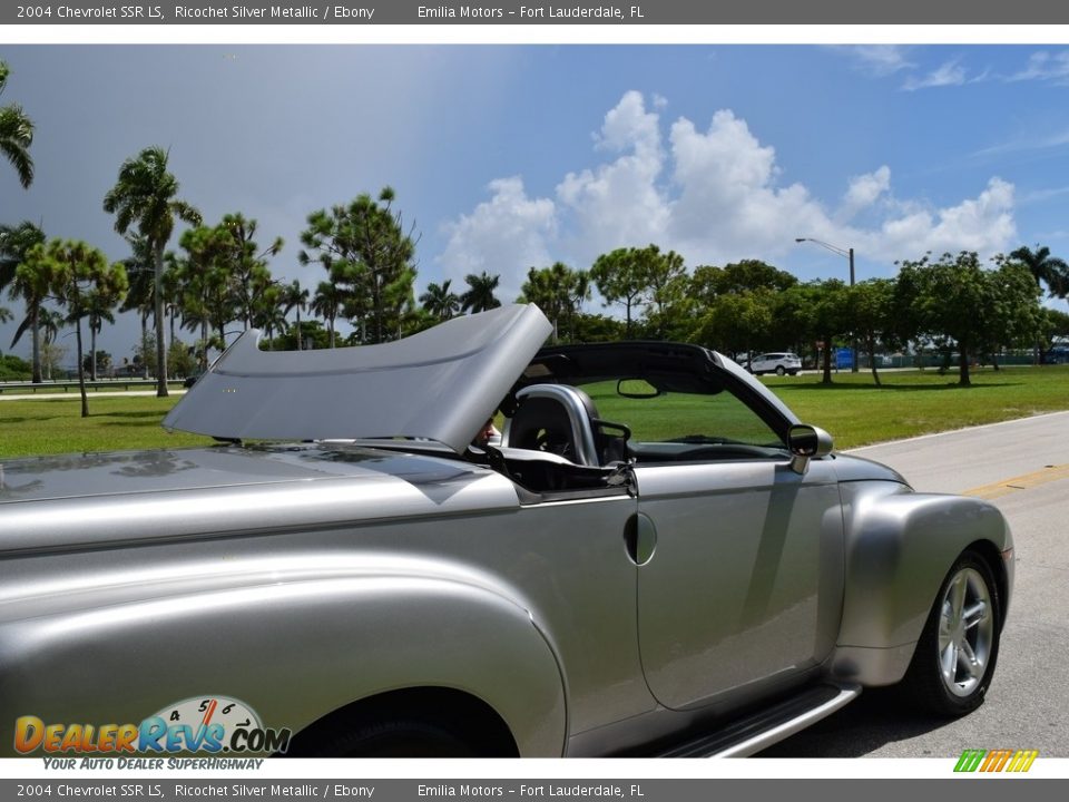 2004 Chevrolet SSR LS Ricochet Silver Metallic / Ebony Photo #23