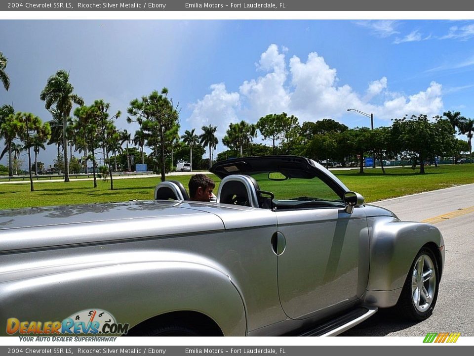 2004 Chevrolet SSR LS Ricochet Silver Metallic / Ebony Photo #24