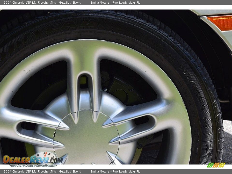 2004 Chevrolet SSR LS Ricochet Silver Metallic / Ebony Photo #25