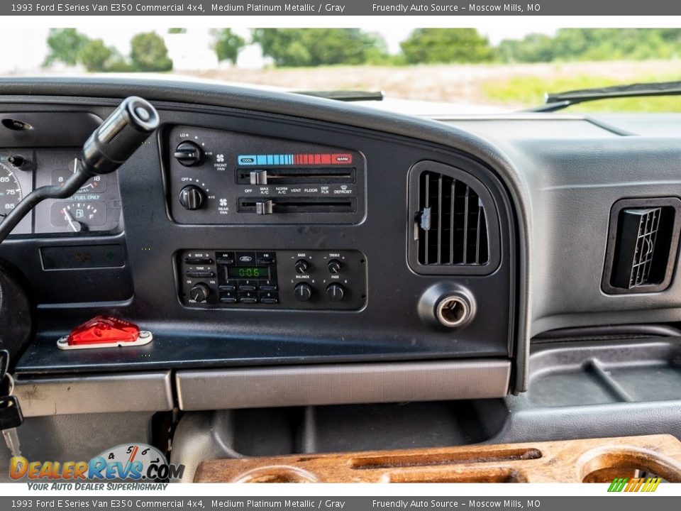 Controls of 1993 Ford E Series Van E350 Commercial 4x4 Photo #32