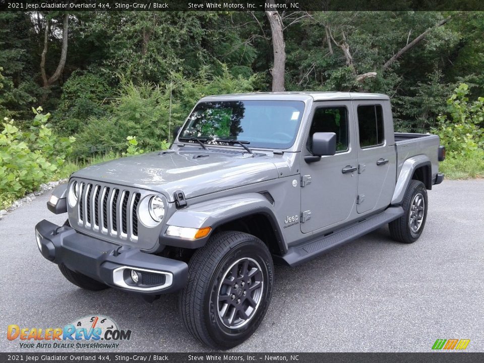 Front 3/4 View of 2021 Jeep Gladiator Overland 4x4 Photo #2