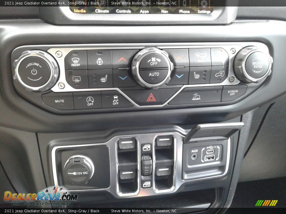 Controls of 2021 Jeep Gladiator Overland 4x4 Photo #27