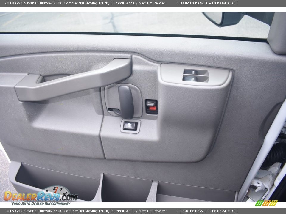 Door Panel of 2018 GMC Savana Cutaway 3500 Commercial Moving Truck Photo #8