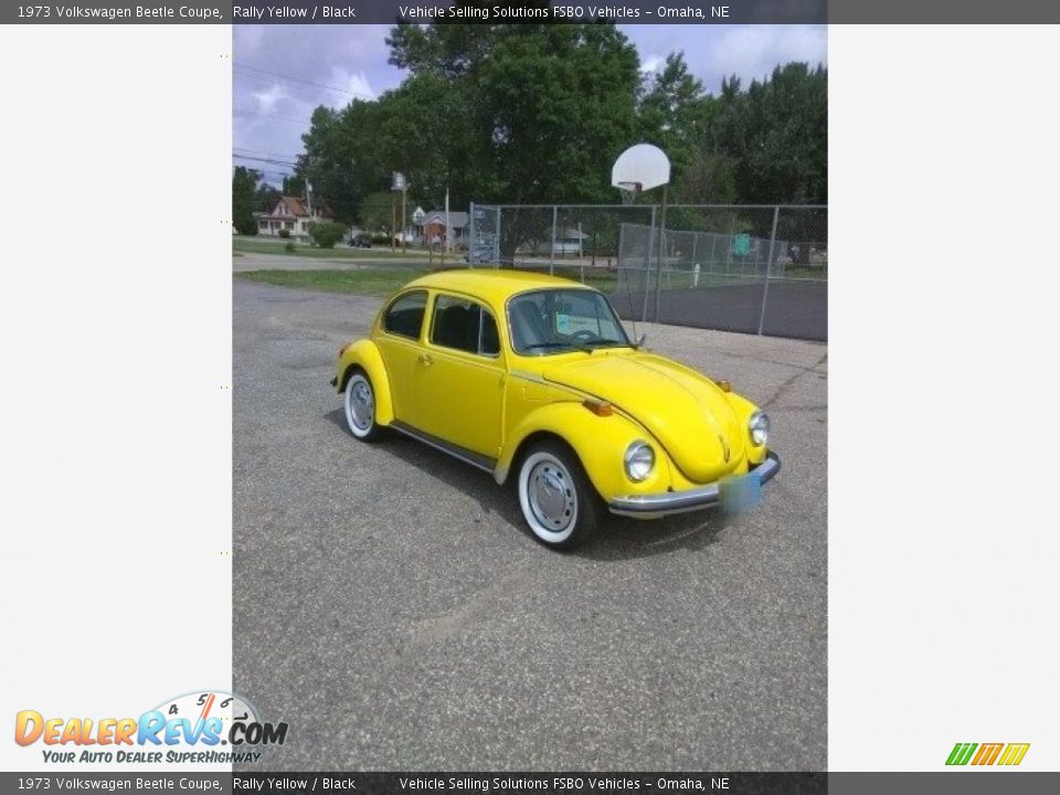 Front 3/4 View of 1973 Volkswagen Beetle Coupe Photo #1