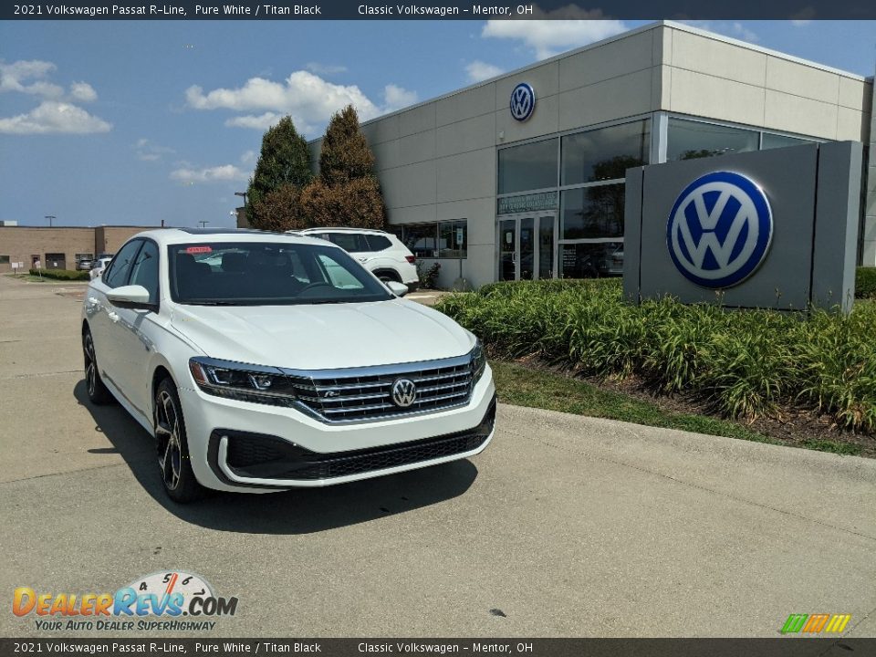 Front 3/4 View of 2021 Volkswagen Passat R-Line Photo #1