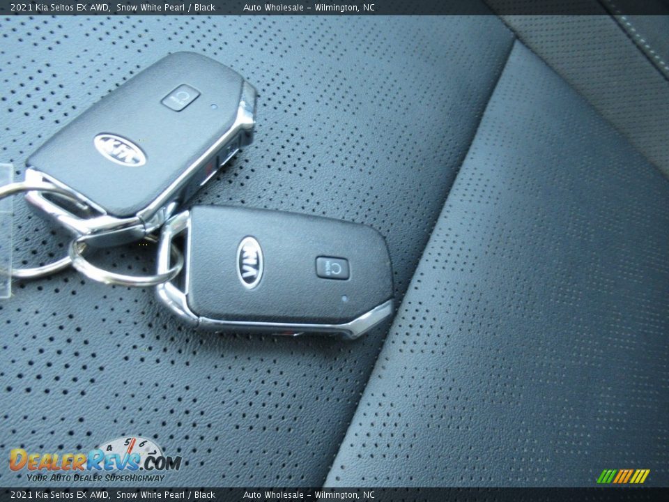 2021 Kia Seltos EX AWD Snow White Pearl / Black Photo #20