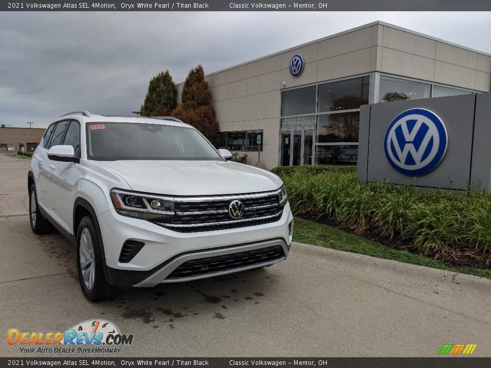 Front 3/4 View of 2021 Volkswagen Atlas SEL 4Motion Photo #1
