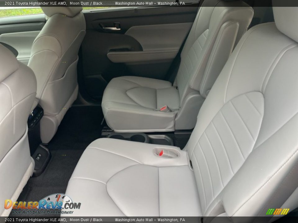 Rear Seat of 2021 Toyota Highlander XLE AWD Photo #29