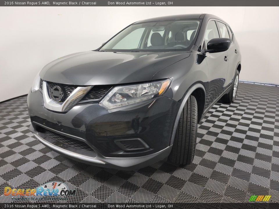 2016 Nissan Rogue S AWD Magnetic Black / Charcoal Photo #5