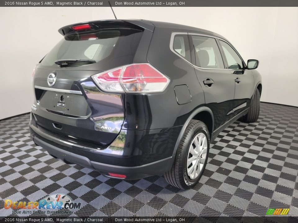2016 Nissan Rogue S AWD Magnetic Black / Charcoal Photo #9
