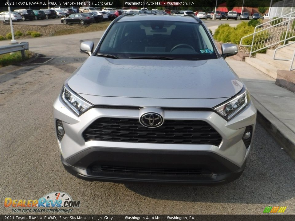 2021 Toyota RAV4 XLE AWD Silver Sky Metallic / Light Gray Photo #9