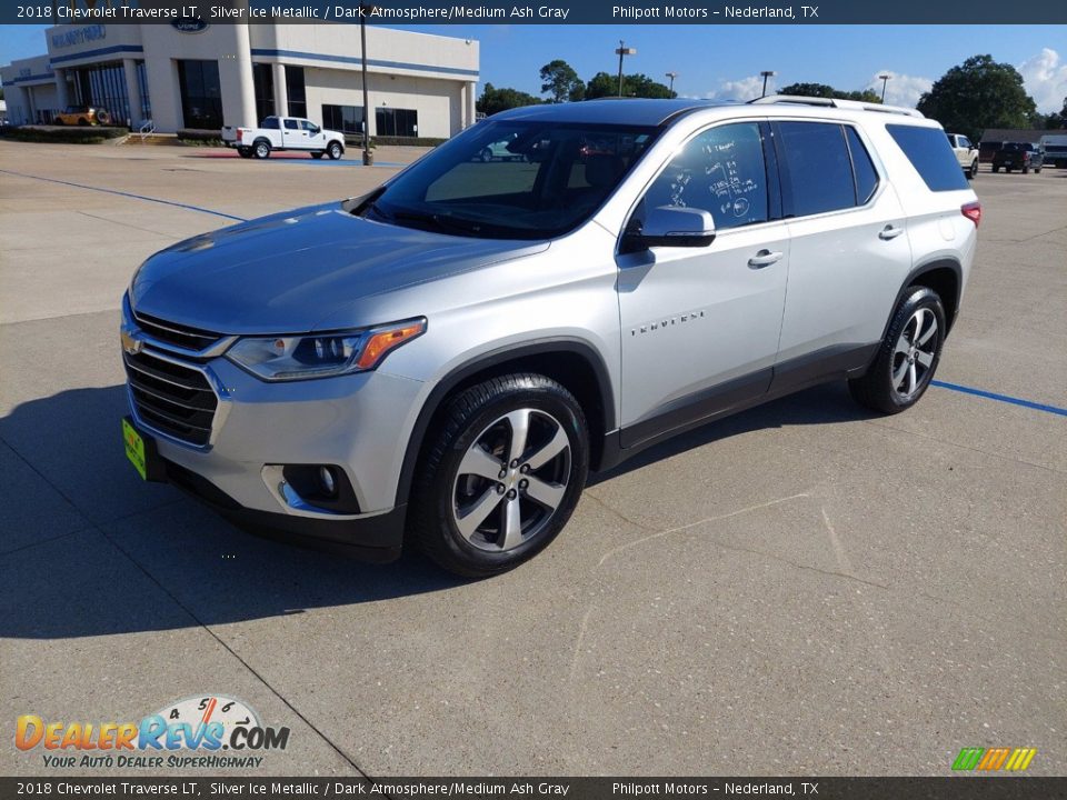 Front 3/4 View of 2018 Chevrolet Traverse LT Photo #2