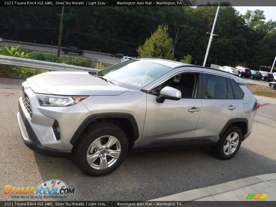 2021 Toyota RAV4 XLE AWD Silver Sky Metallic / Light Gray Photo #11