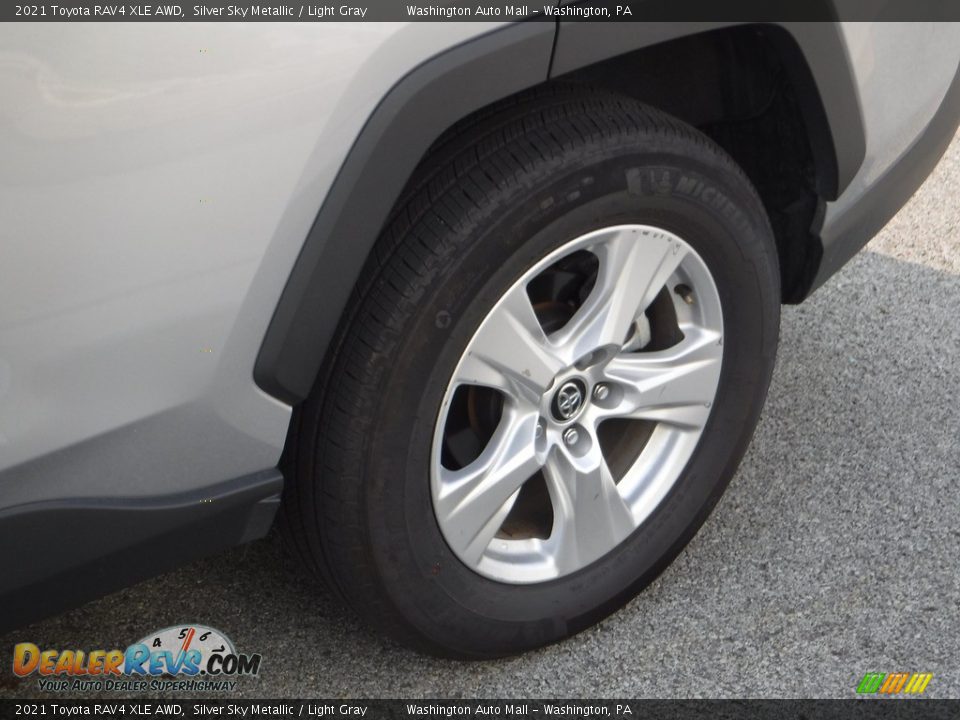 2021 Toyota RAV4 XLE AWD Silver Sky Metallic / Light Gray Photo #12