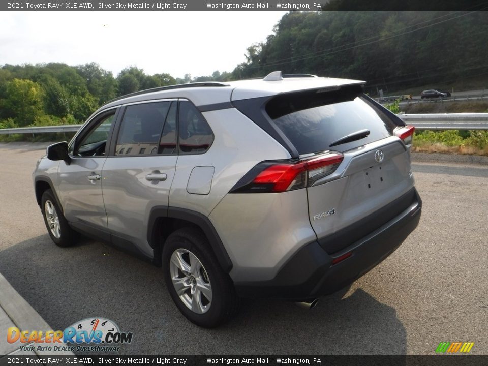 2021 Toyota RAV4 XLE AWD Silver Sky Metallic / Light Gray Photo #13