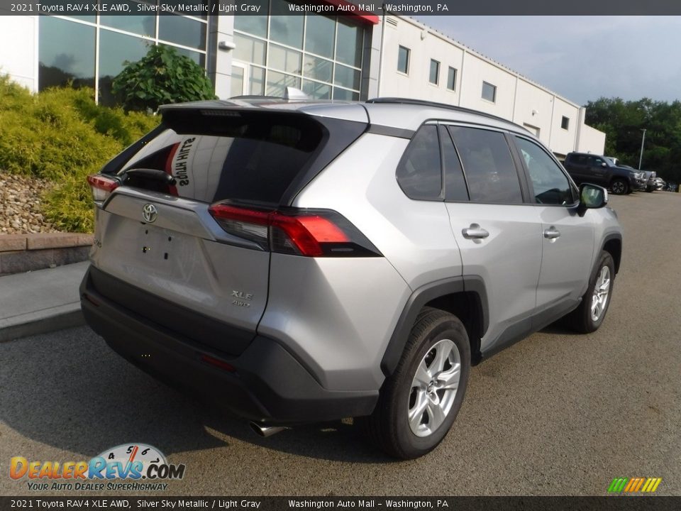2021 Toyota RAV4 XLE AWD Silver Sky Metallic / Light Gray Photo #15