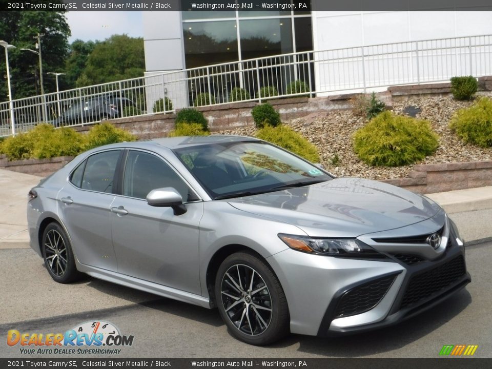 Front 3/4 View of 2021 Toyota Camry SE Photo #1