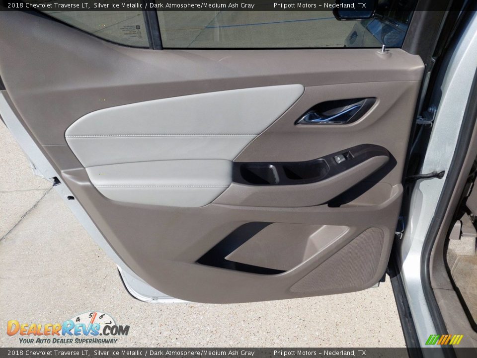 Door Panel of 2018 Chevrolet Traverse LT Photo #24
