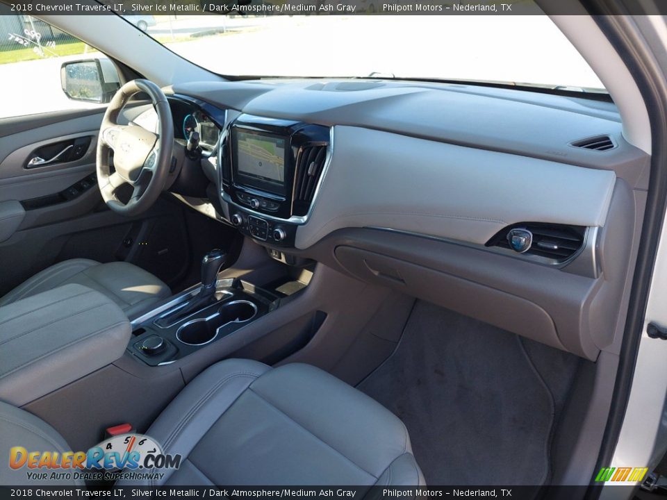 Dashboard of 2018 Chevrolet Traverse LT Photo #32