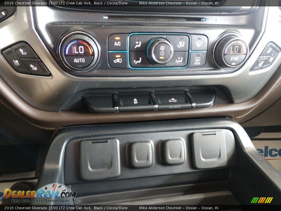 Controls of 2016 Chevrolet Silverado 1500 LTZ Crew Cab 4x4 Photo #29