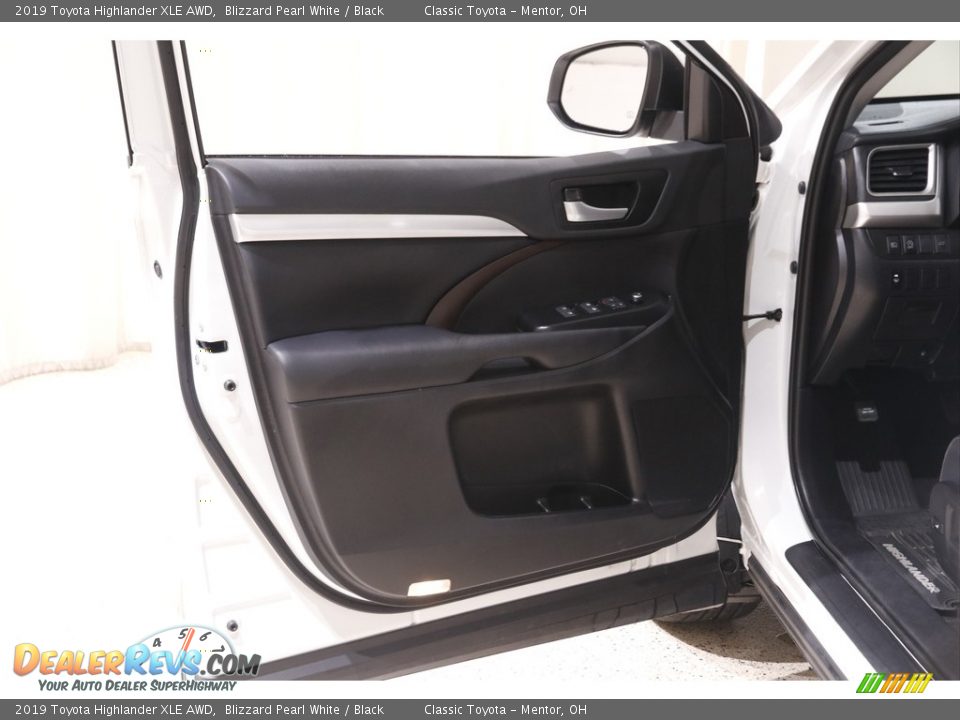 2019 Toyota Highlander XLE AWD Blizzard Pearl White / Black Photo #4