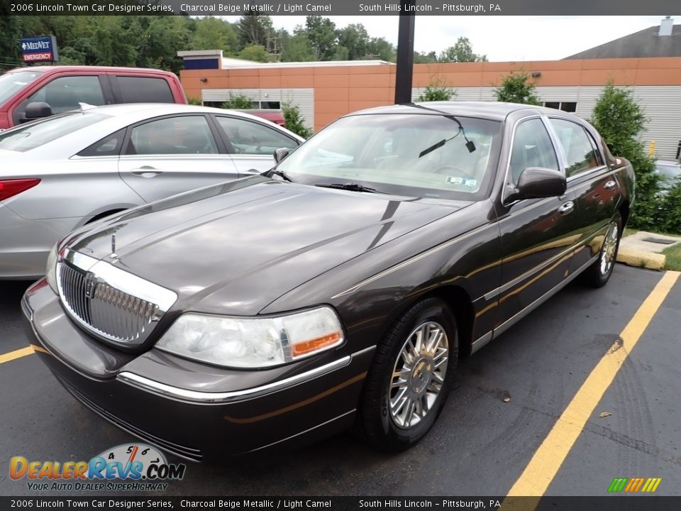 Front 3/4 View of 2006 Lincoln Town Car Designer Series Photo #1