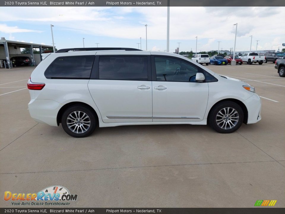 2020 Toyota Sienna XLE Blizzard White Pearl / Ash Photo #8