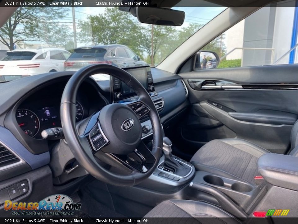 2021 Kia Seltos S AWD Clear White / Black Photo #3