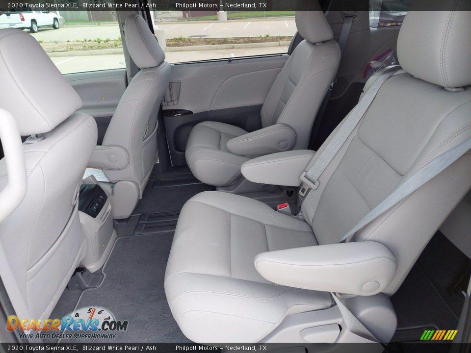 2020 Toyota Sienna XLE Blizzard White Pearl / Ash Photo #12